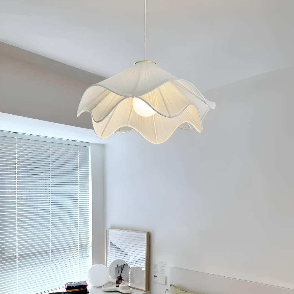Japandi pendel lampe i blomsterformet stofdesign