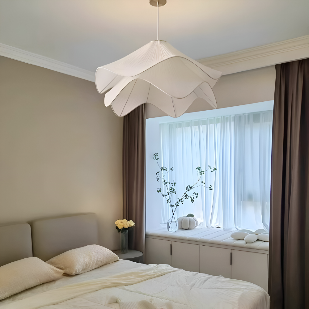 Japandi pendel lampe i blomsterformet stofdesign
