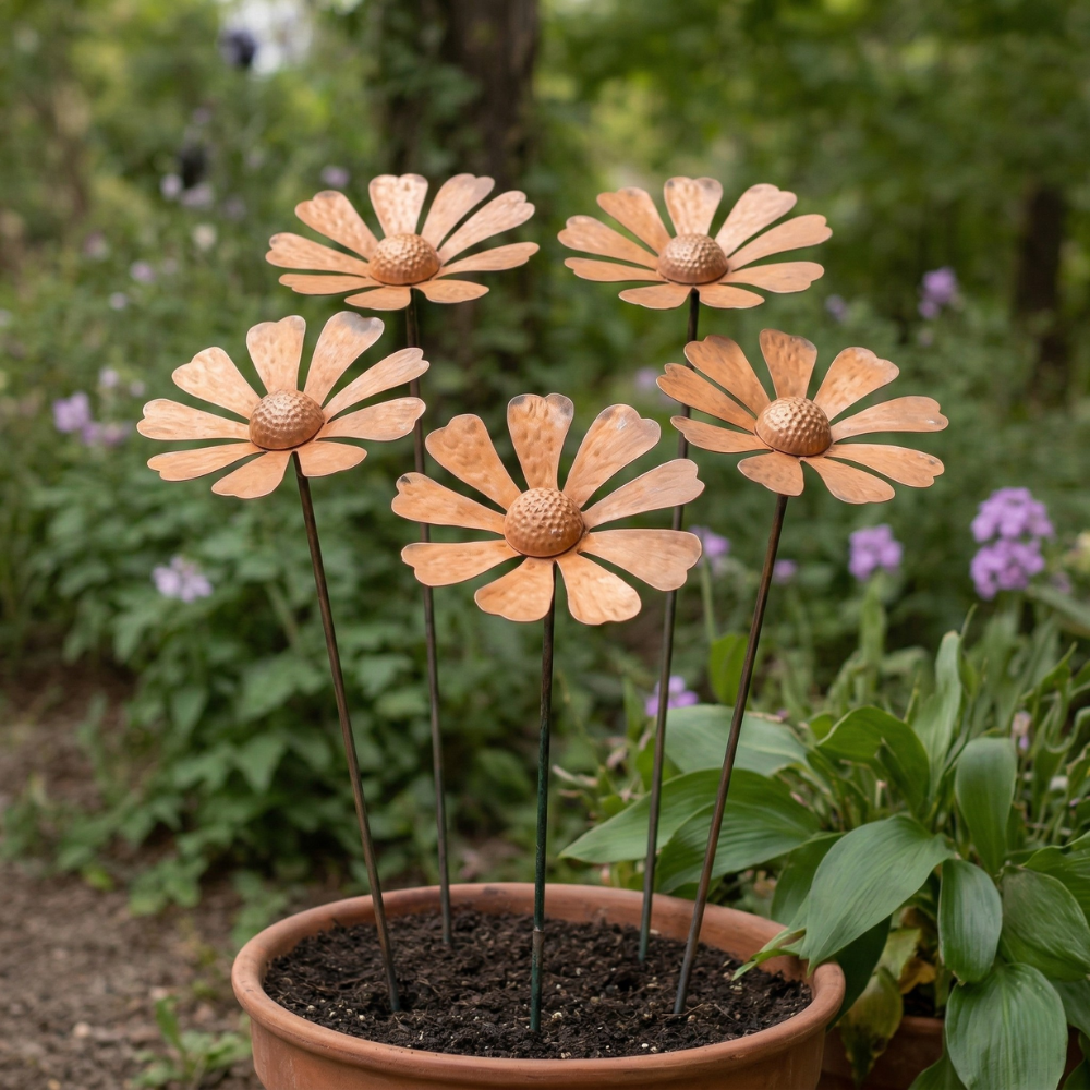 Rustikke marguerit-havespyd i metal – 5 stk.