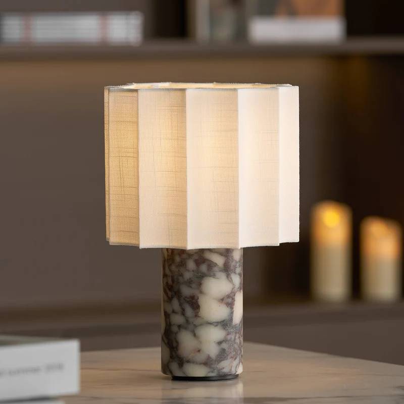 Bordlampe i marmor med LED – elegant lampe med varm belysning