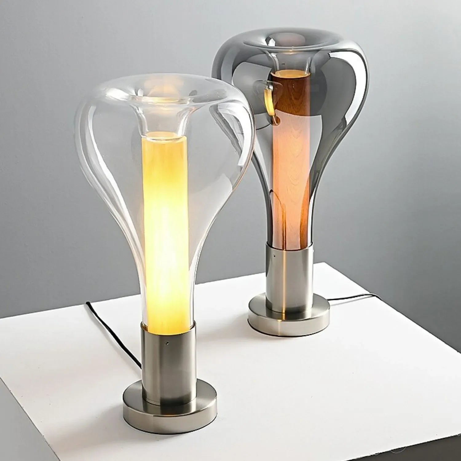 Stemningsfuld bordlampe med LED lys – kreativ glasdesign