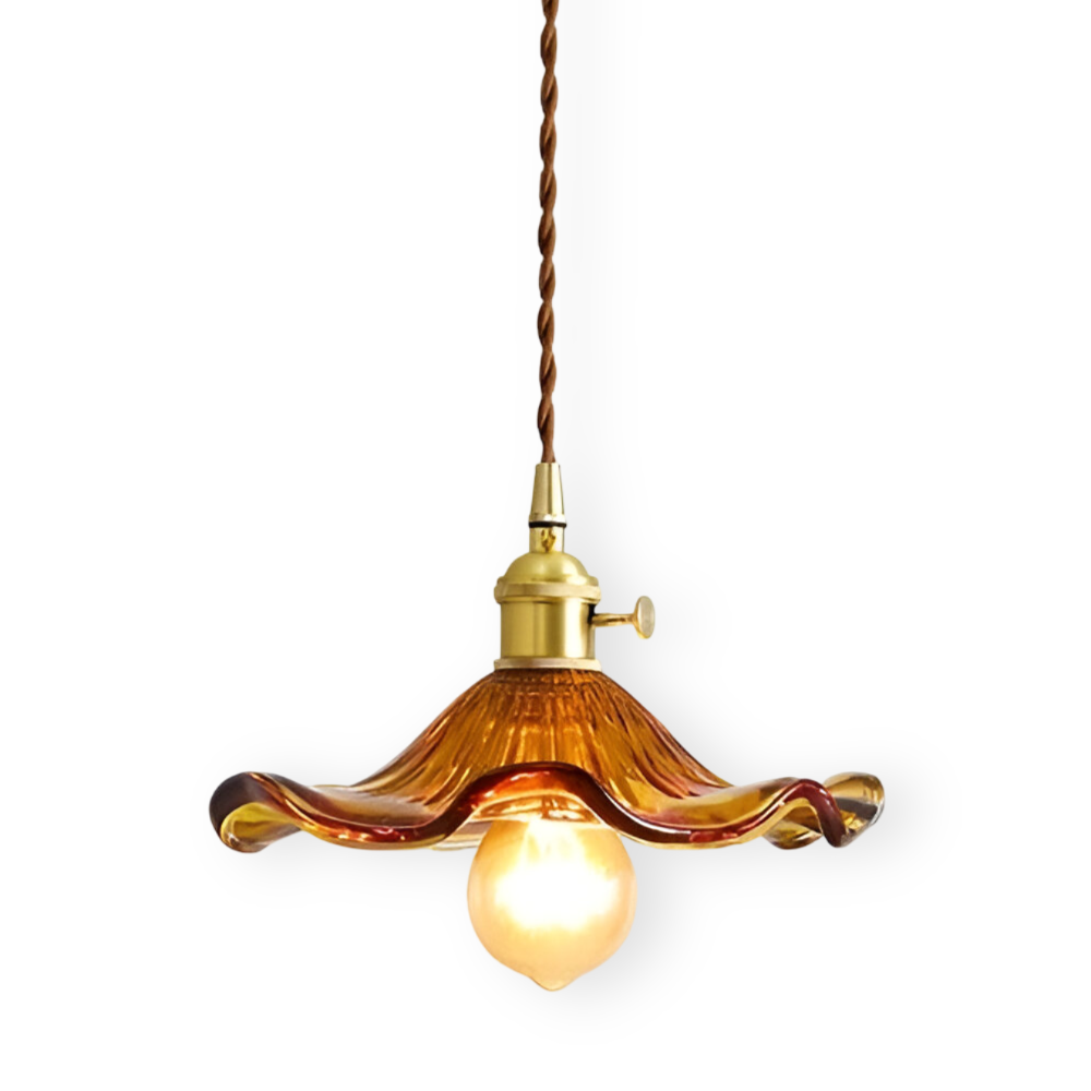 Pendellampe i farvet glas – loftlampe med kobberdetalje