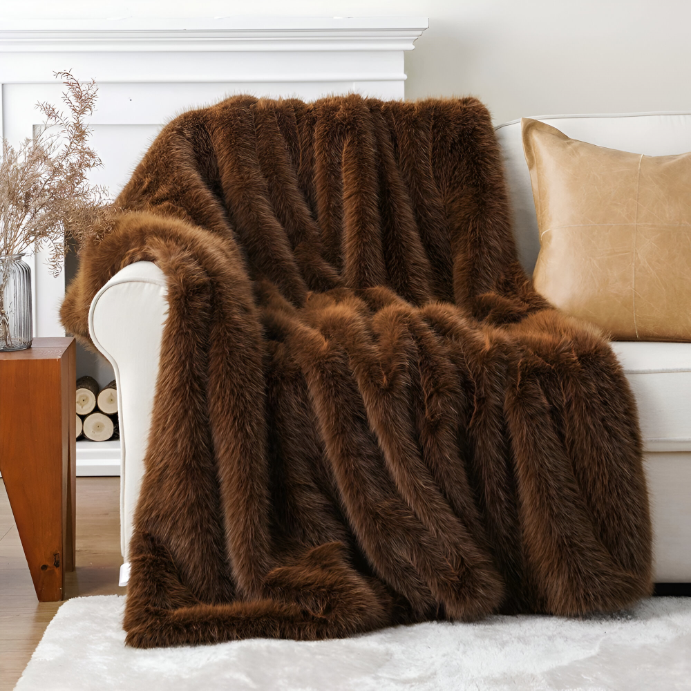 VelouraFur Luxe – Lyxig Konstpälsfilt med Elegant Velourfinish
