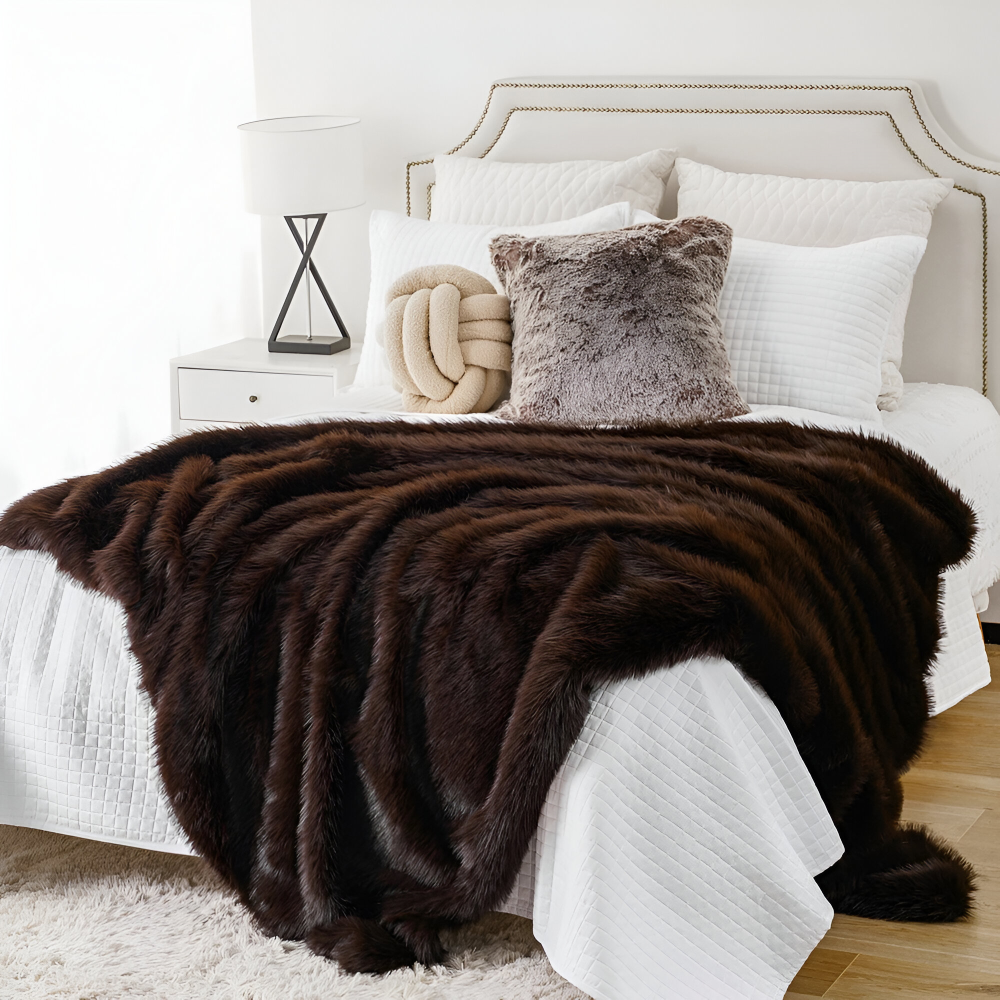 VelouraFur Luxe – Lyxig Konstpälsfilt med Elegant Velourfinish
