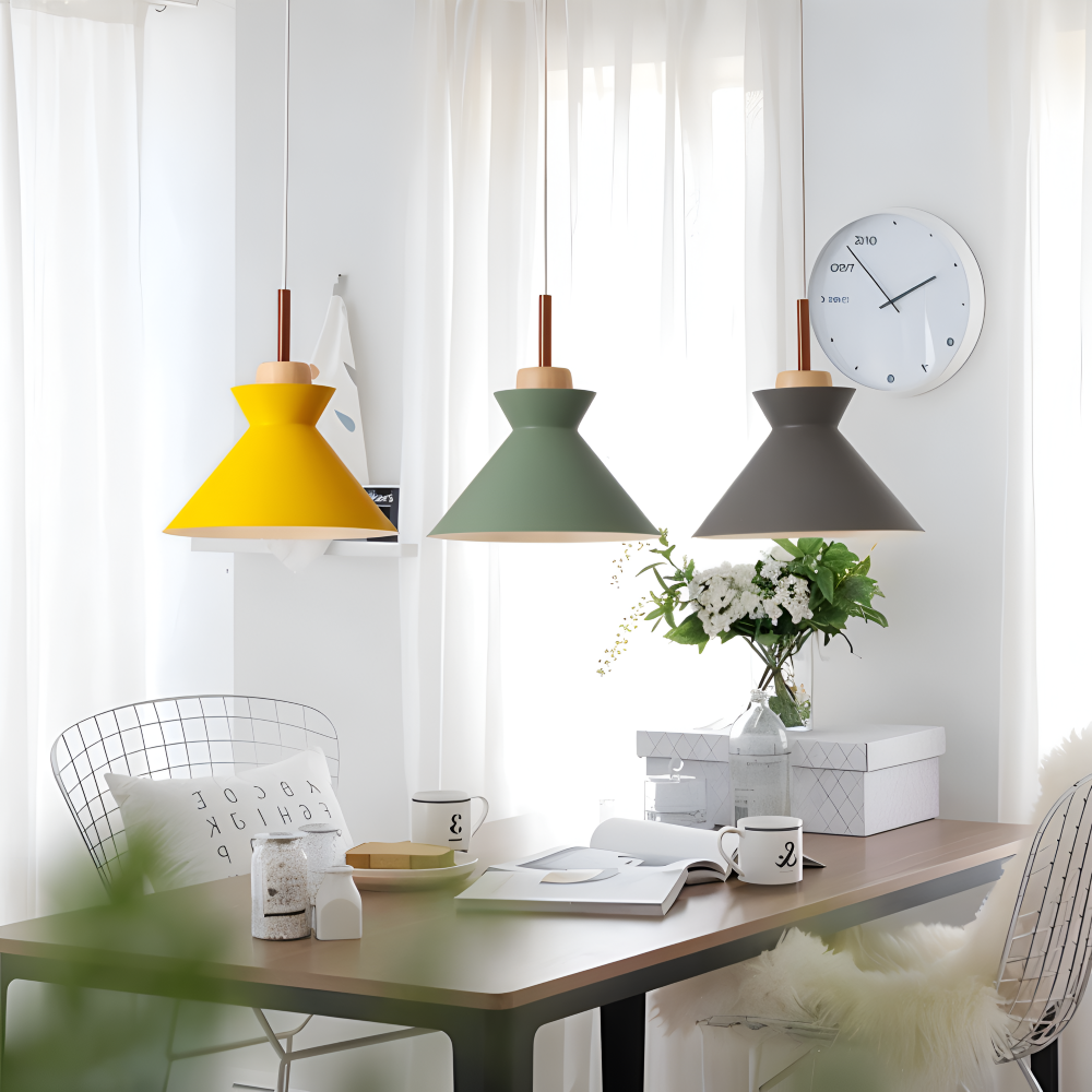 Farverig pendellampe i macaron design – moderne kuppelformet lampe