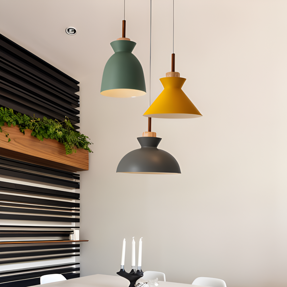 Farverig pendellampe i macaron design – moderne kuppelformet lampe