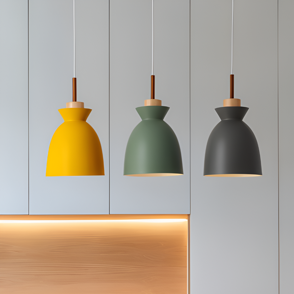 Farverig pendellampe i macaron design – moderne kuppelformet lampe
