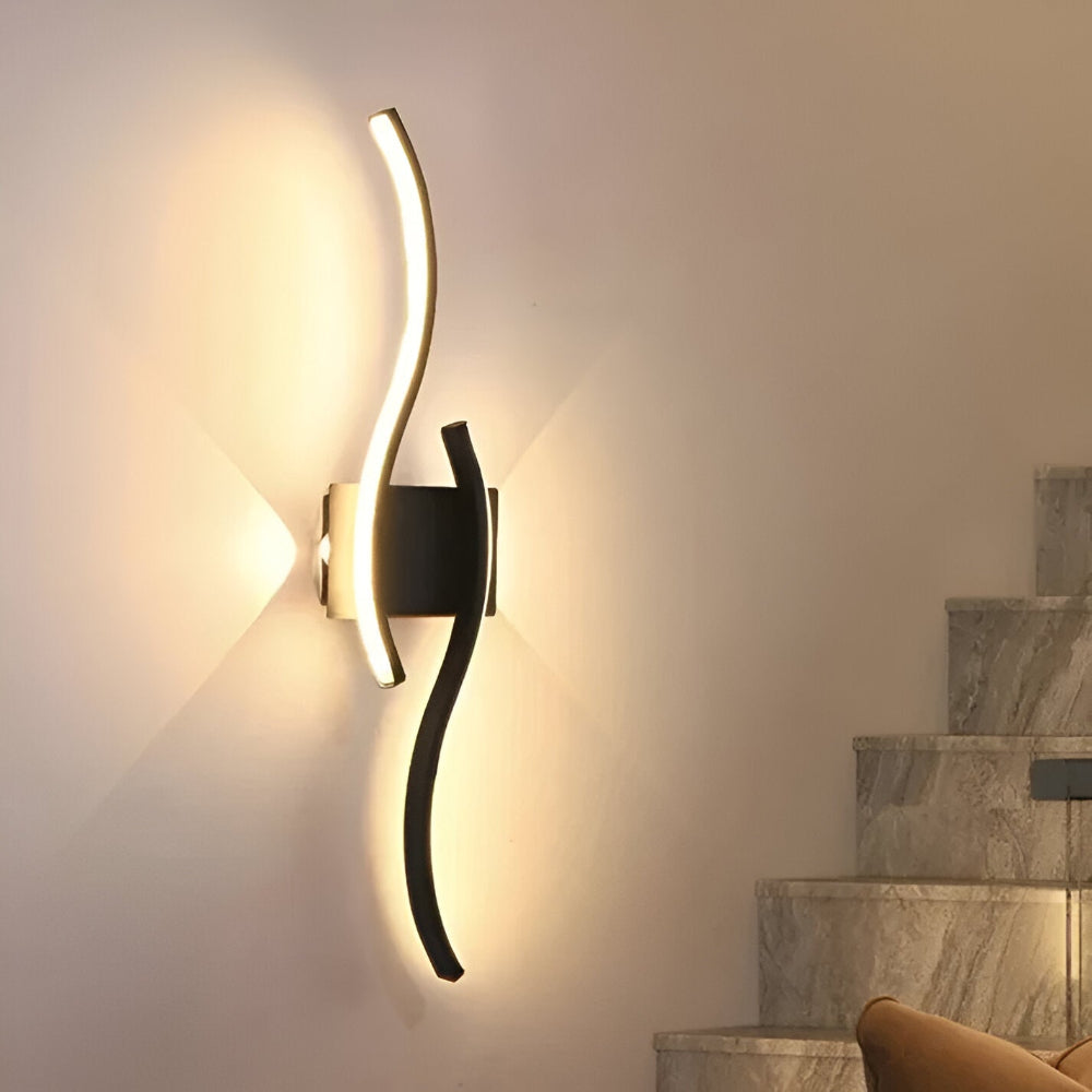 Moderne LED væglampe med elegant bølgedesign