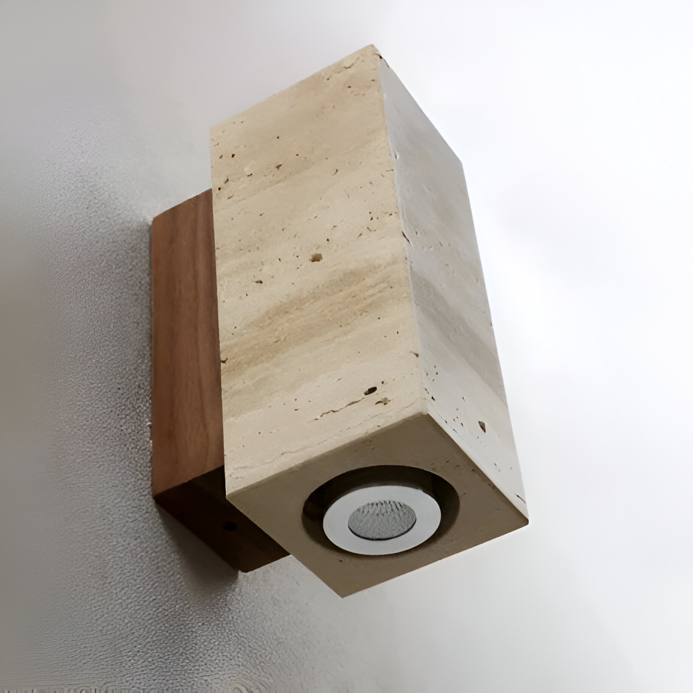 Væglampe i travertin og træ – minimalistisk design med LED lys