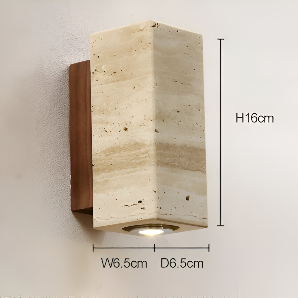 Væglampe i travertin og træ – minimalistisk design med LED lys