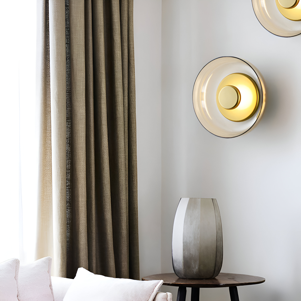 Rund LED væglampe i glas og aluminium – skandinavisk minimalistisk design