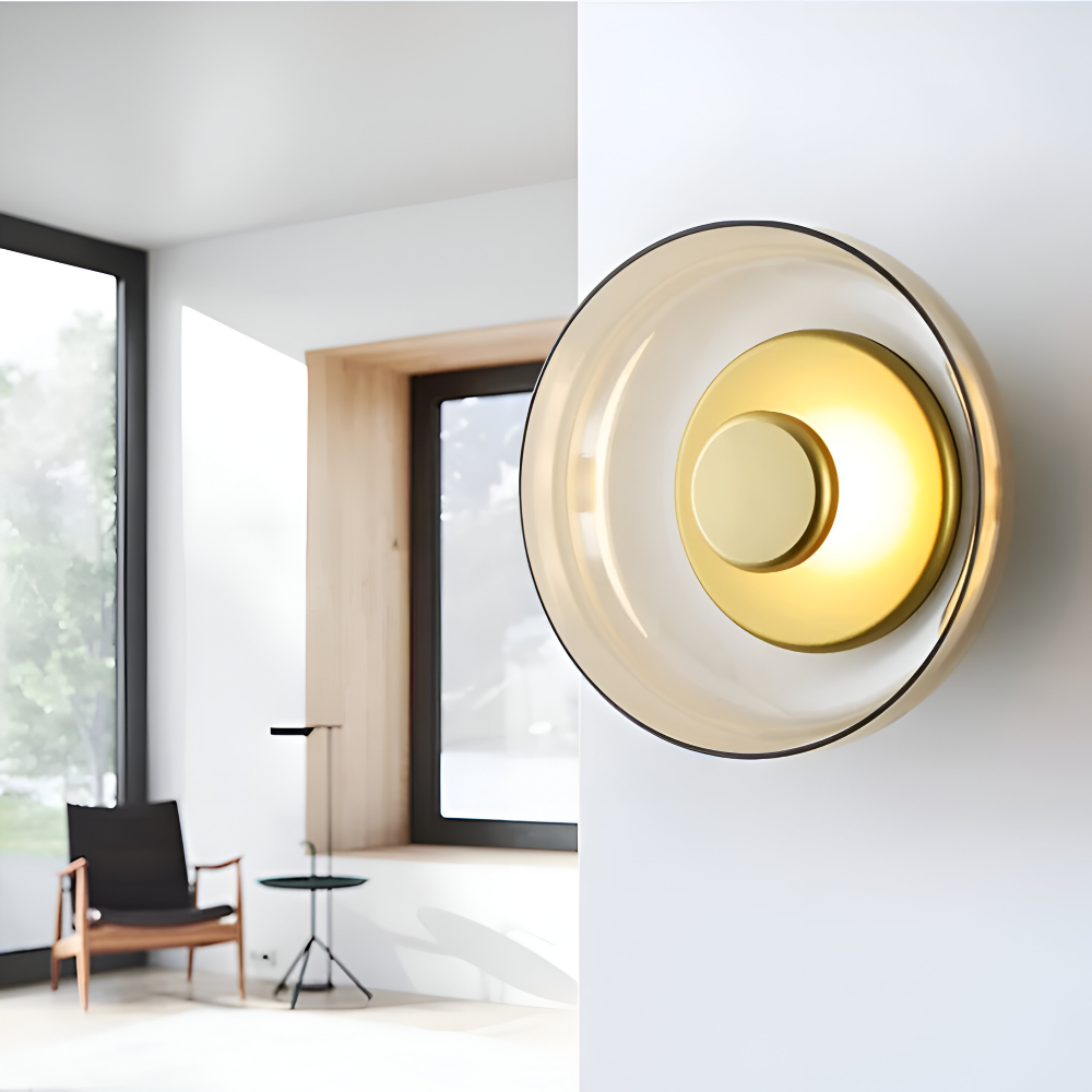 Rund LED væglampe i glas og aluminium – skandinavisk minimalistisk design
