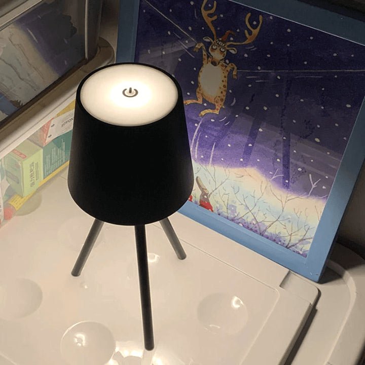 Genopladelig bordlampe på stativ med touchdæmper