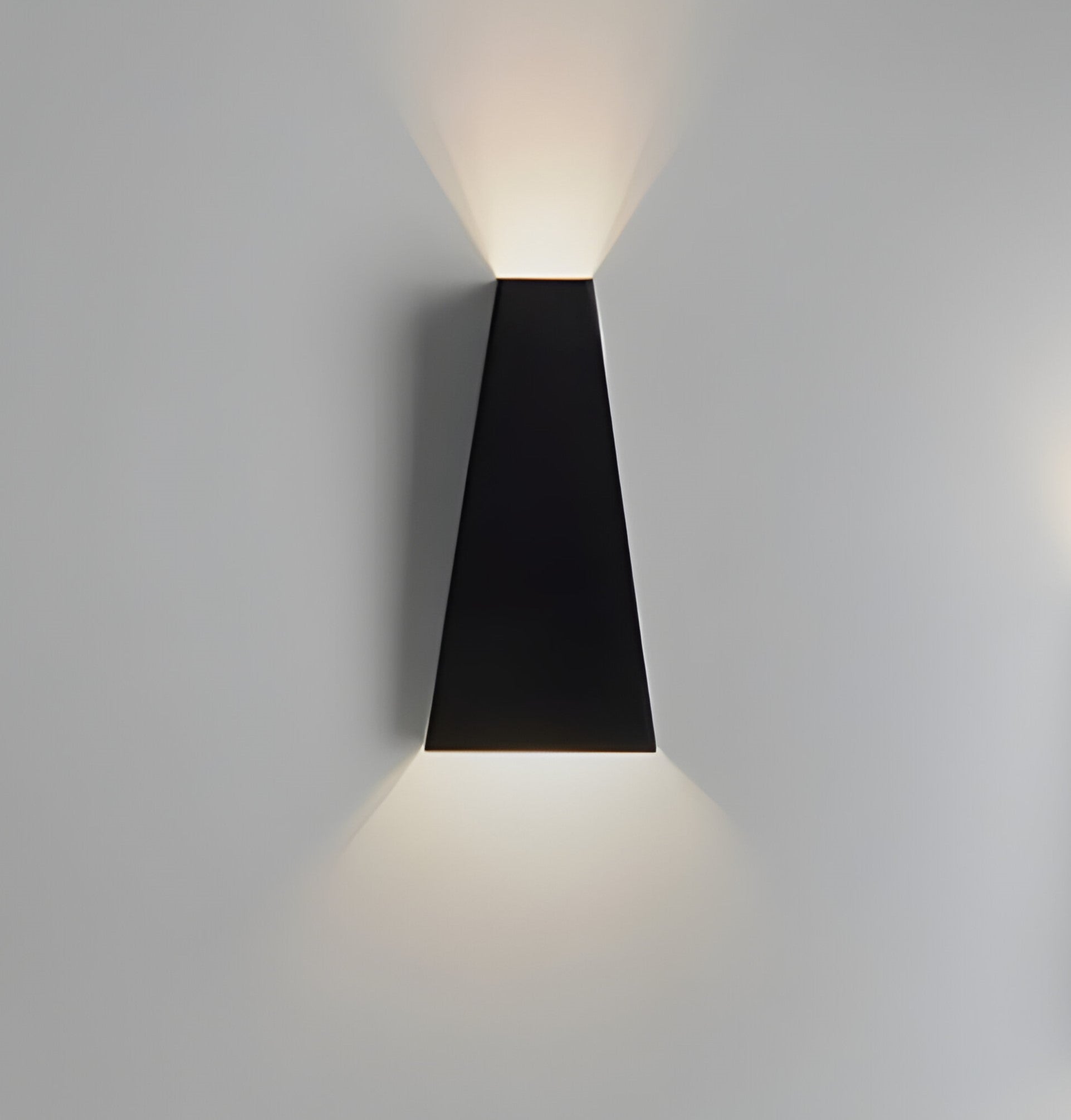 Lumetra Væglampe – Trapezformet LED Væglampe i Aluminium med Op & Ned Lys