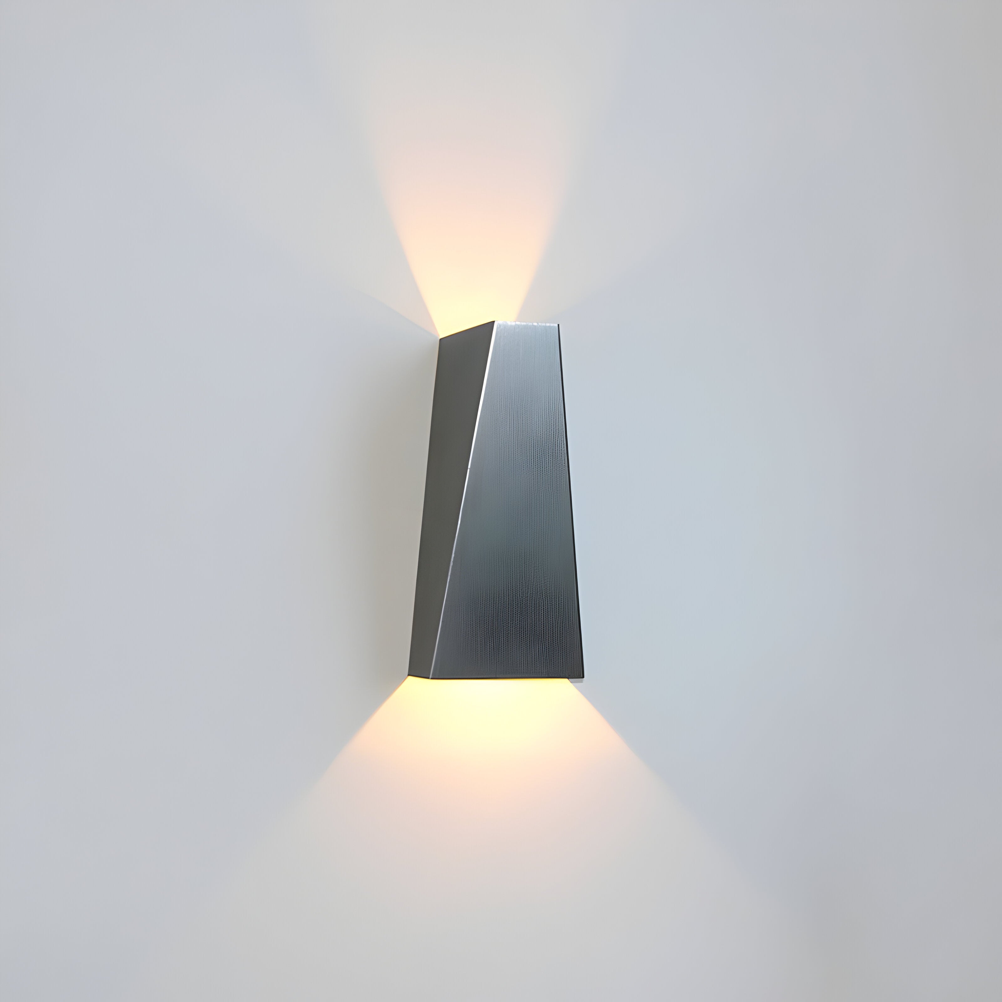 Lumetra Væglampe – Trapezformet LED Væglampe i Aluminium med Op & Ned Lys