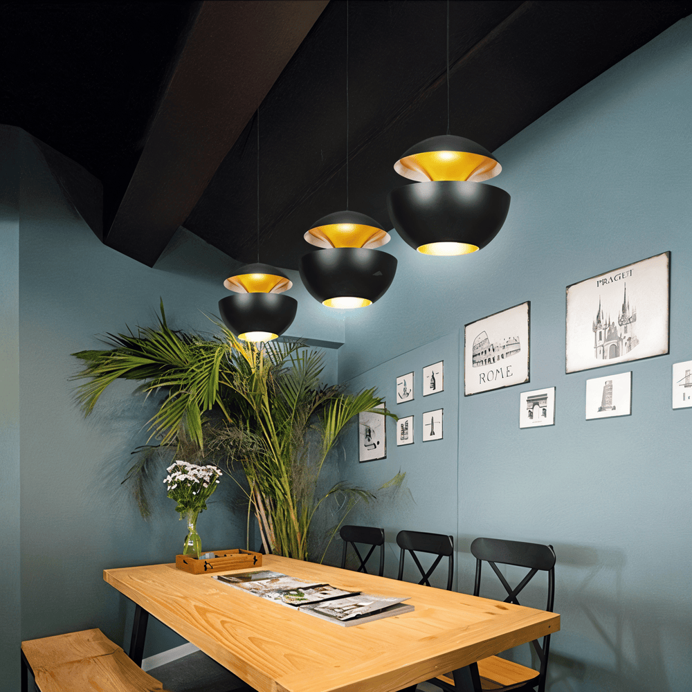 Pendellampe i sort og hvid metal – moderne loftlampe i kunstnerisk design