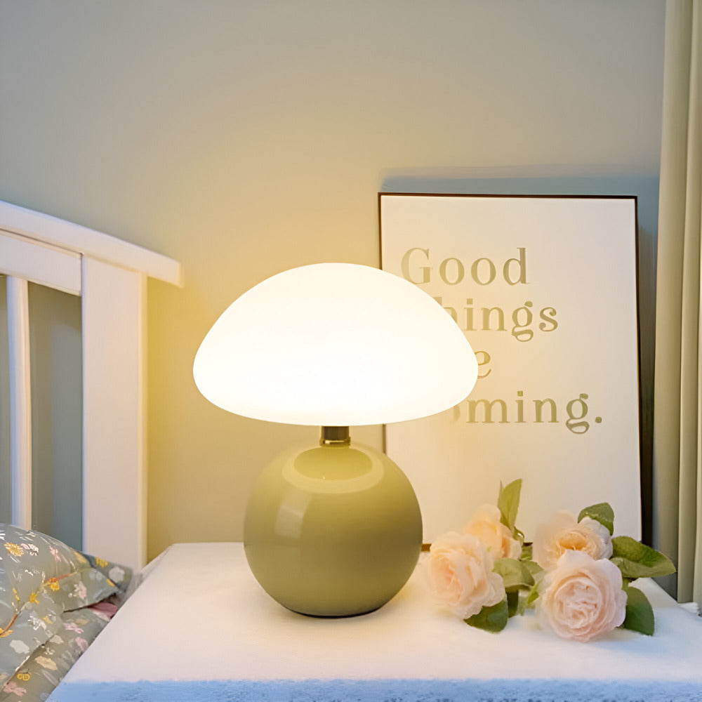 Mushora – Bauhaus-inspireret Bordlampe i Svampeform med 3 LED-farver