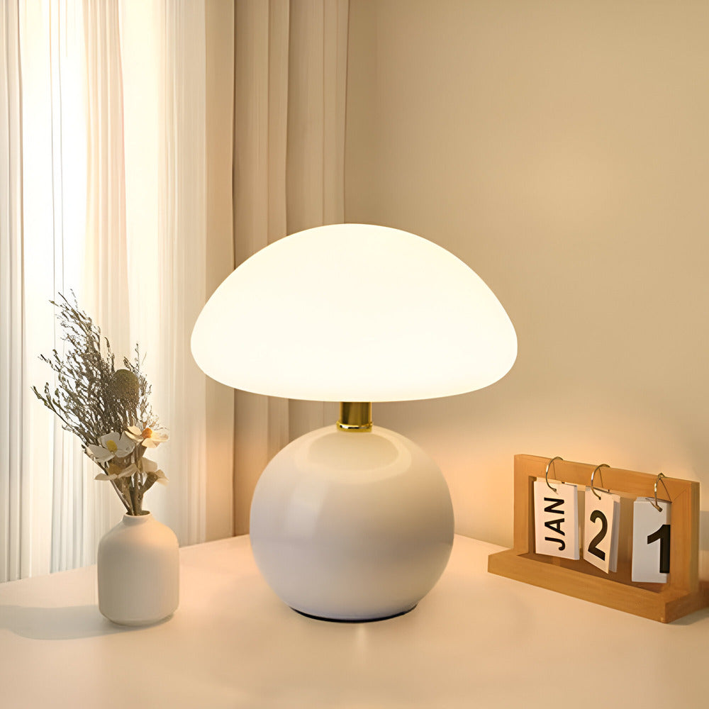 Mushora – Bauhaus-inspireret Bordlampe i Svampeform med 3 LED-farver