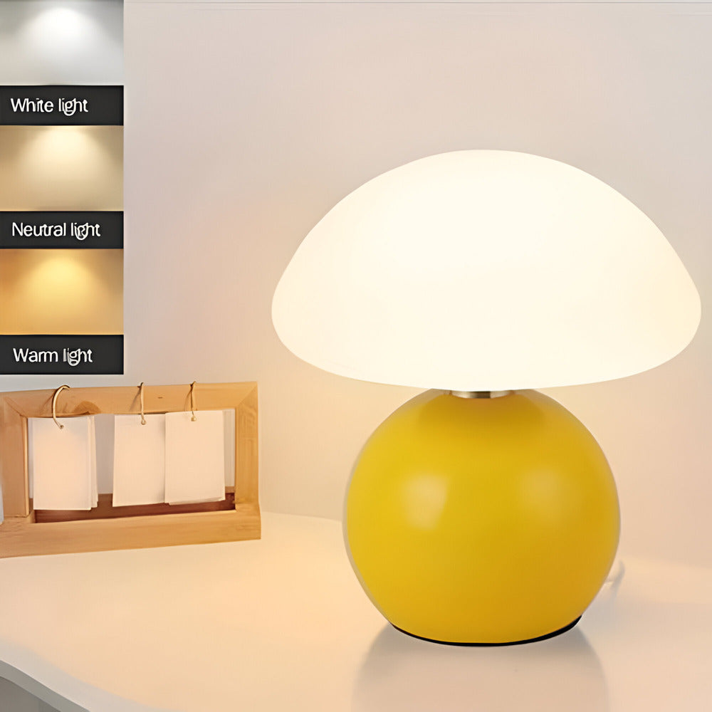 Mushora – Bauhaus-inspireret Bordlampe i Svampeform med 3 LED-farver