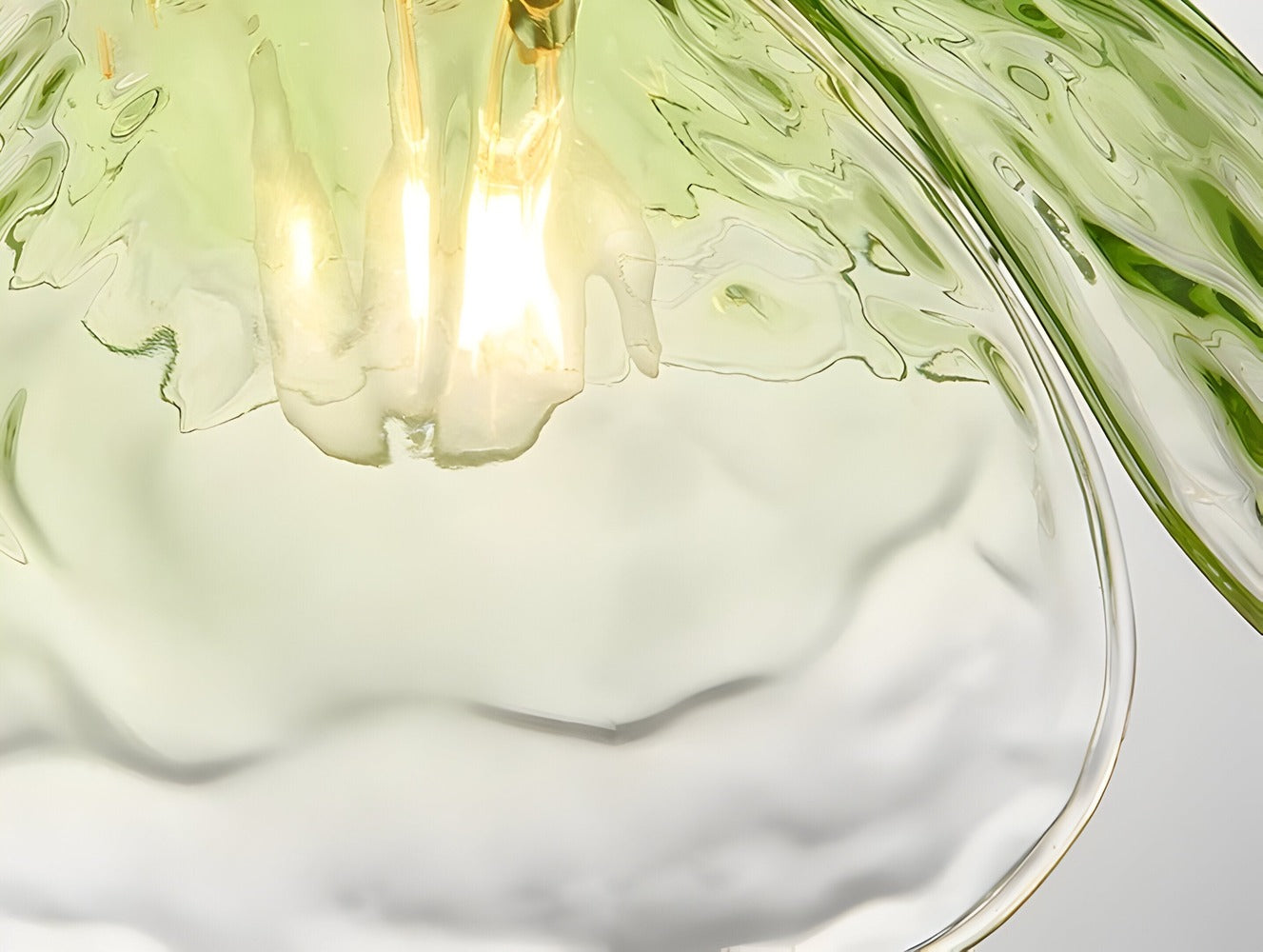Pendellampe i farvet glas – blomsterdesign med LED lys