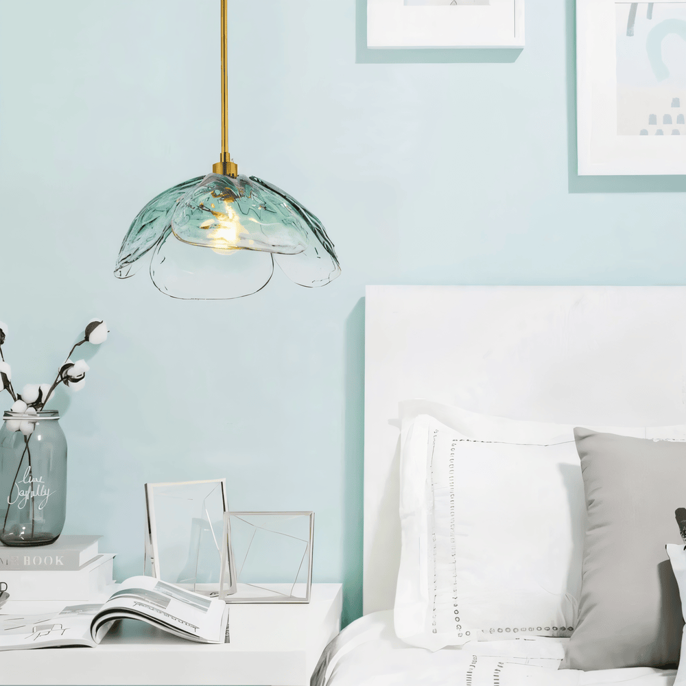 Pendellampe i farvet glas – blomsterdesign med LED lys