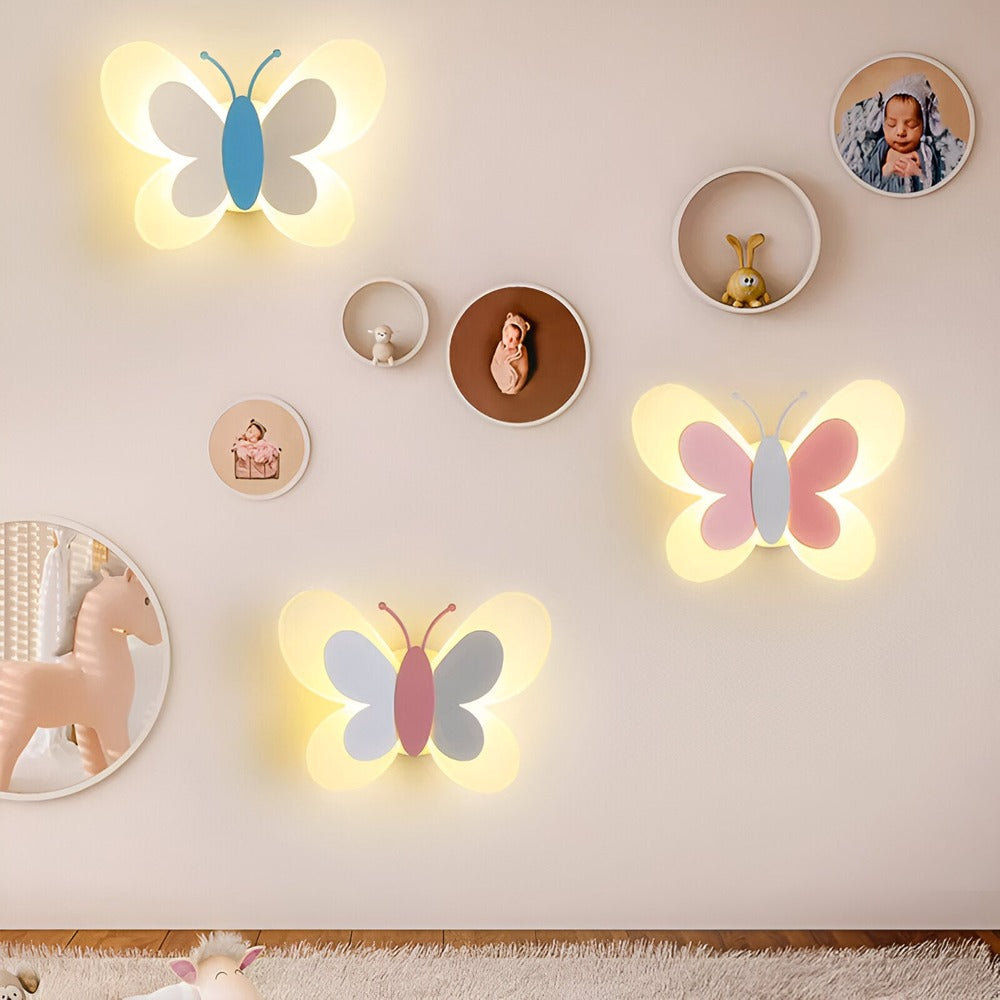 LED væglampe med sommerfugledesign – farverig børnelampe