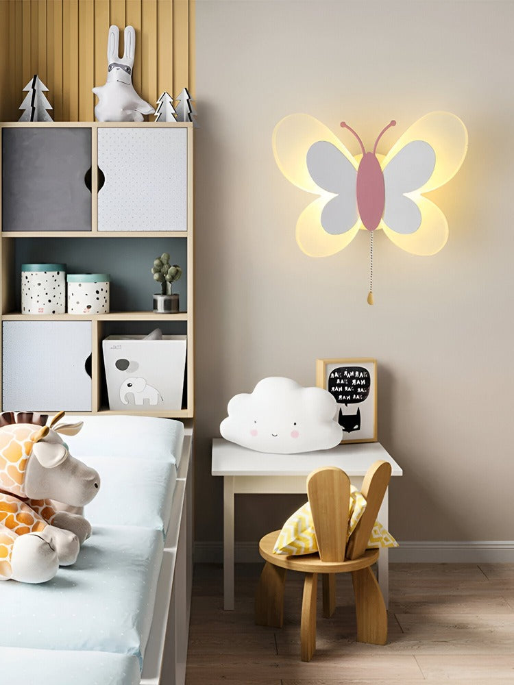 LED væglampe med sommerfugledesign – farverig børnelampe