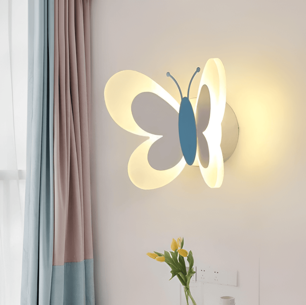 LED væglampe med sommerfugledesign – farverig børnelampe