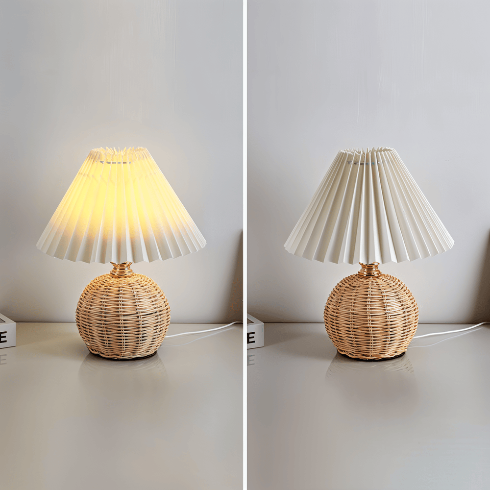 RaffiaGlow – Plisserad Bordslampa i Rotting med Retrodesign