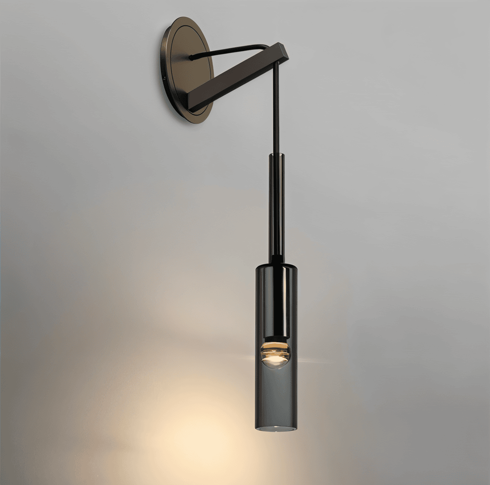 Væglampe i røgfarvet glasrør – minimalistisk design med varm LED