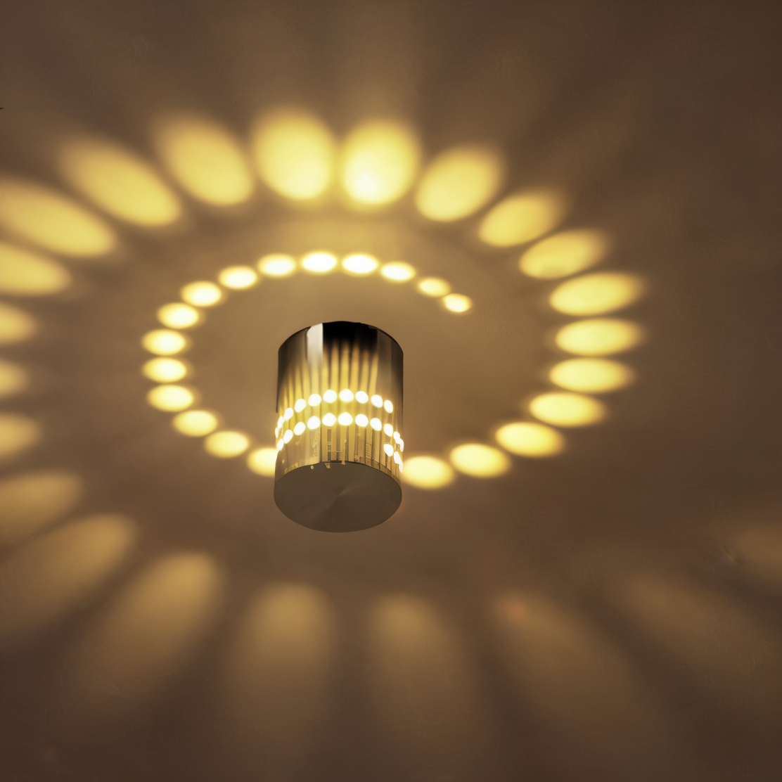 Cylindrisk LED væglampe med spiraleffekt – moderne designlampe