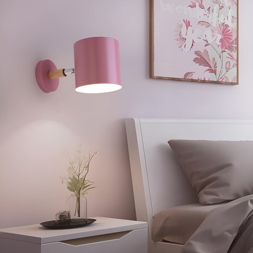 Væglampe i pastelfarver – nordisk design med justerbart lys