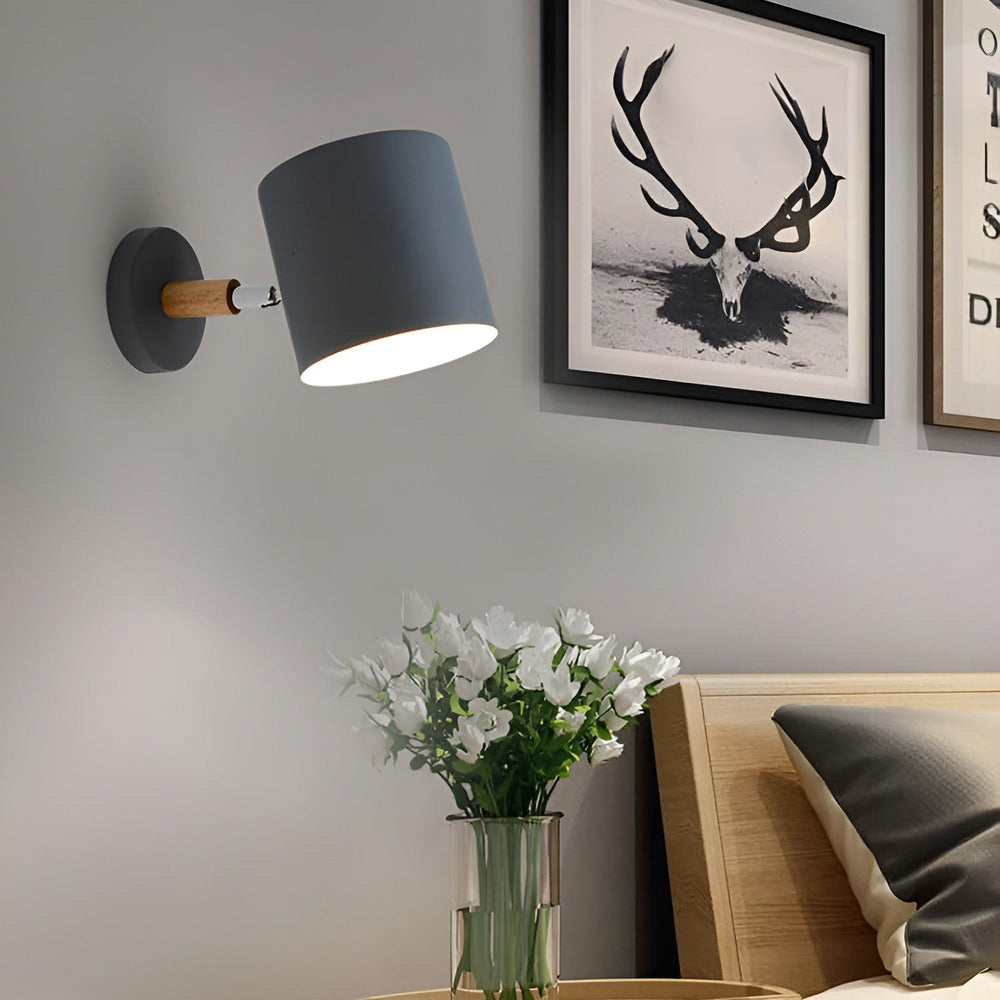 Væglampe i pastelfarver – nordisk design med justerbart lys
