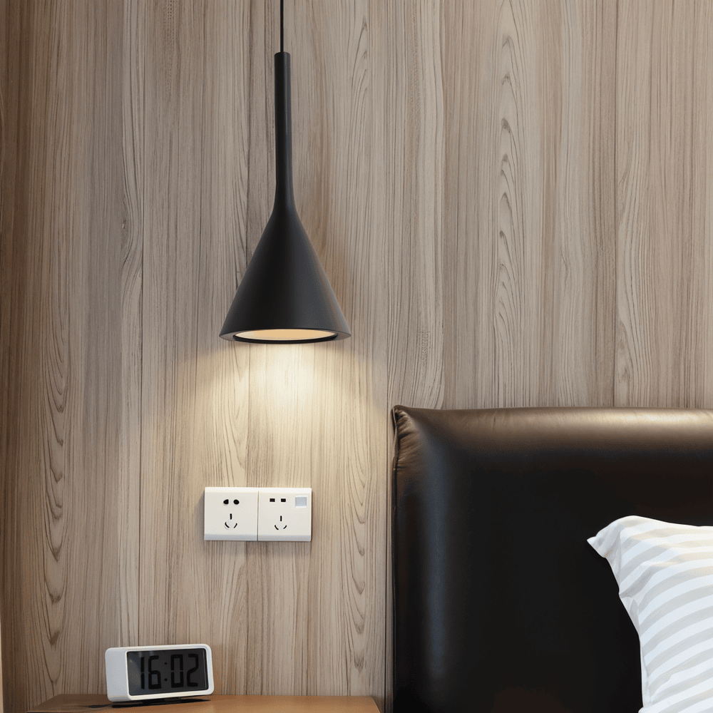 Konisk pendellampe i nordisk design – moderne loftlampe