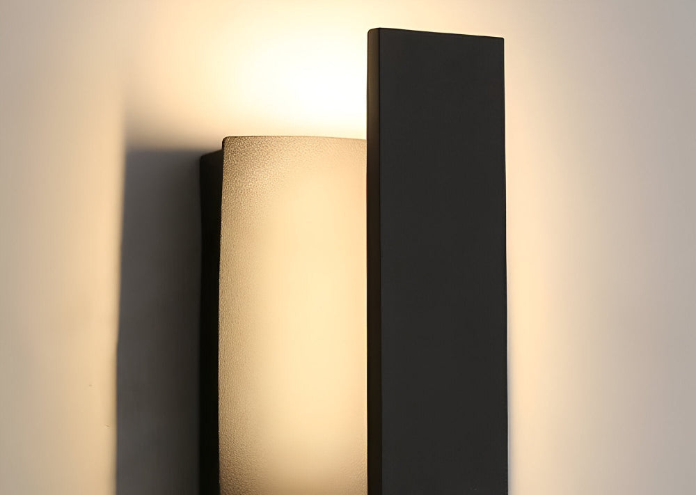 Noctira Black Væglampe – Minimalistisk Vandtæt Udendørslampe i Aluminium