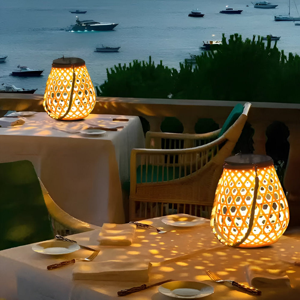Solcelle lanterne til haven – flettet design med varm LED (IP44)