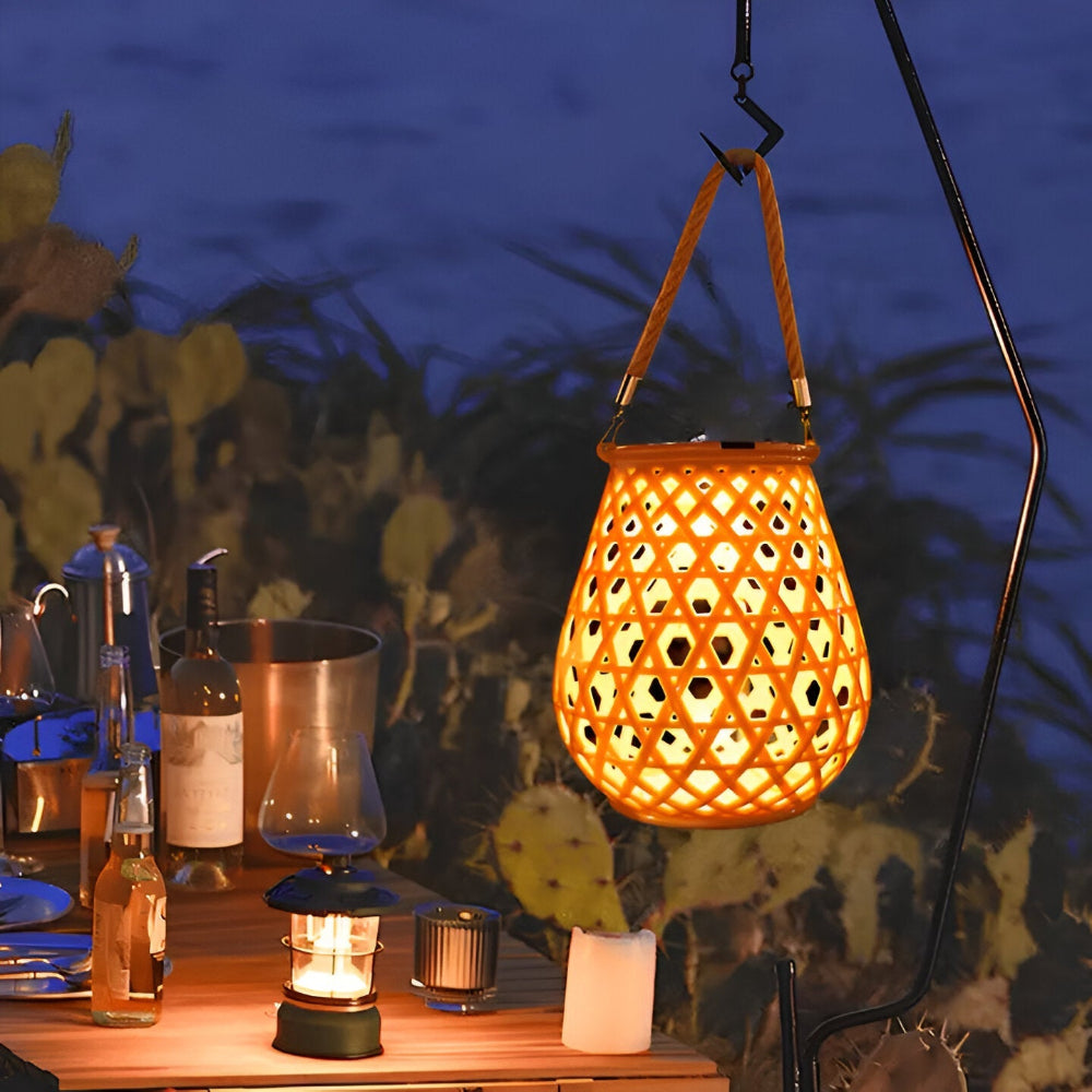 Solcelle lanterne til haven – flettet design med varm LED (IP44)