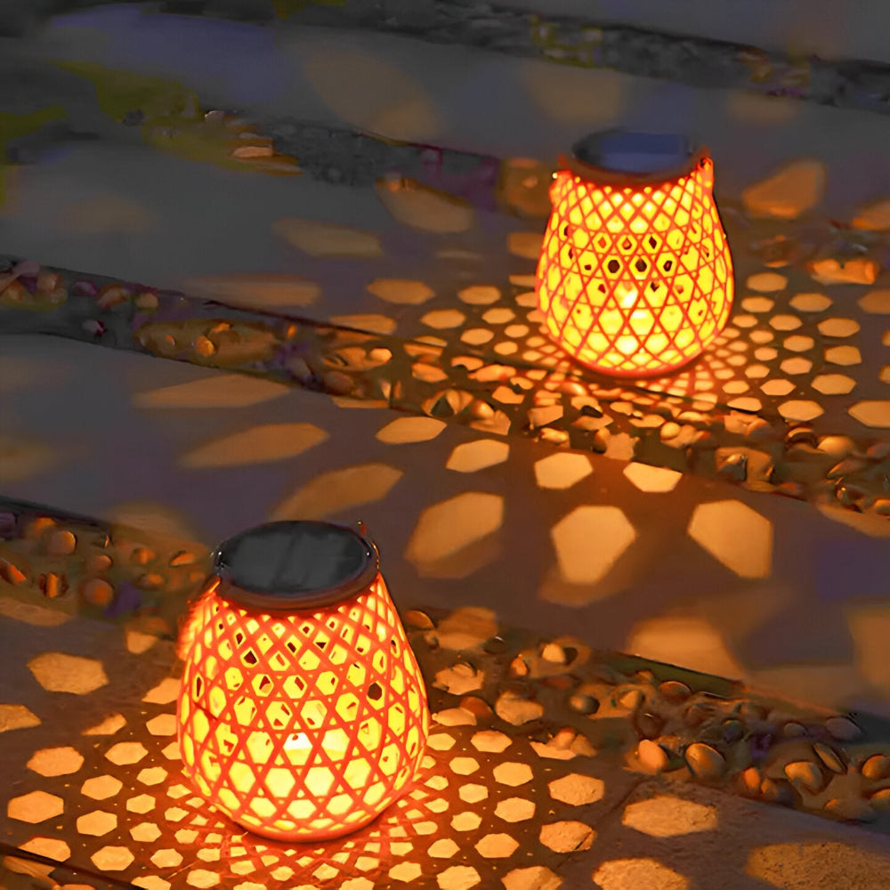 Solcelle lanterne til haven – flettet design med varm LED (IP44)