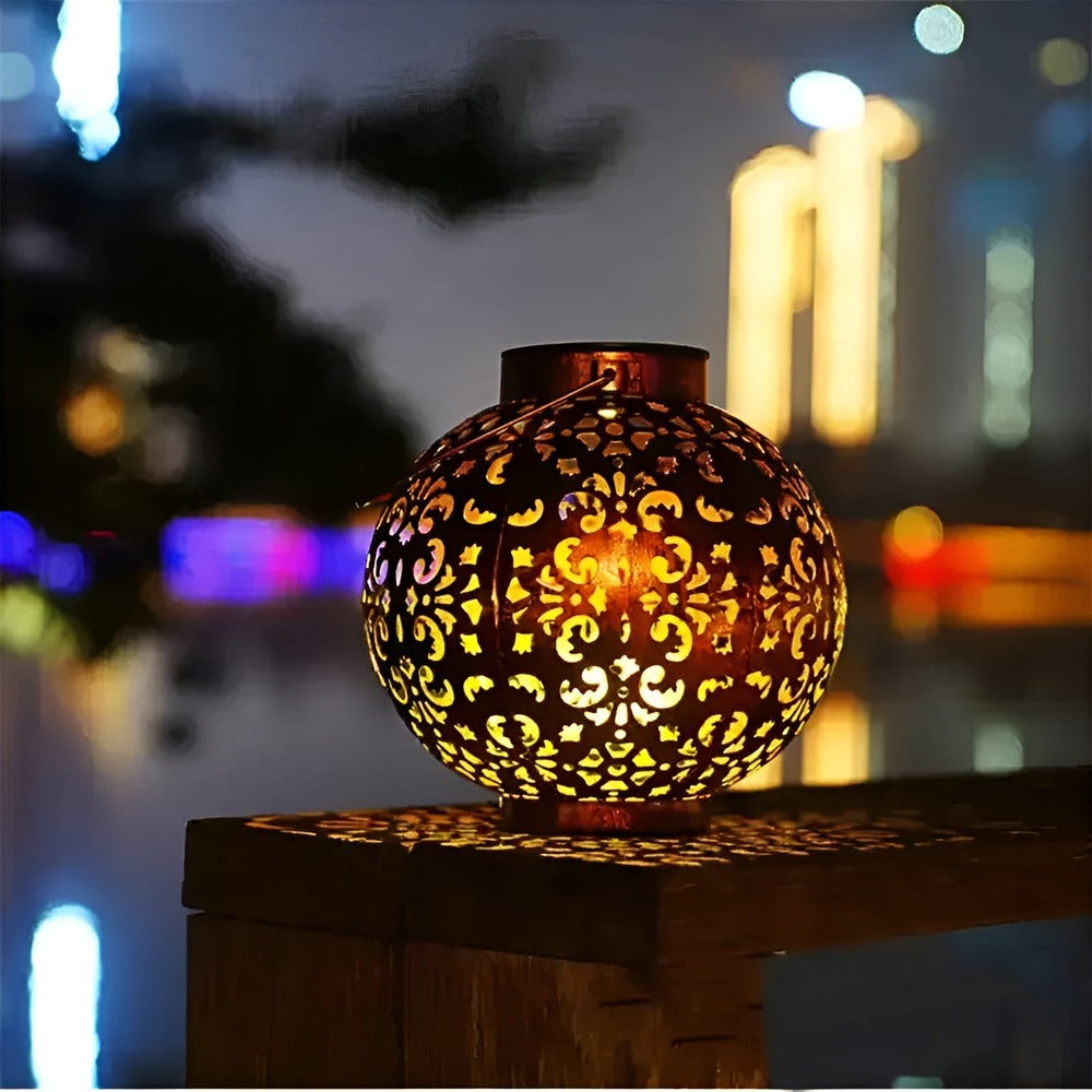 Hængende vintage solcellelampe i metal til have og terrasse