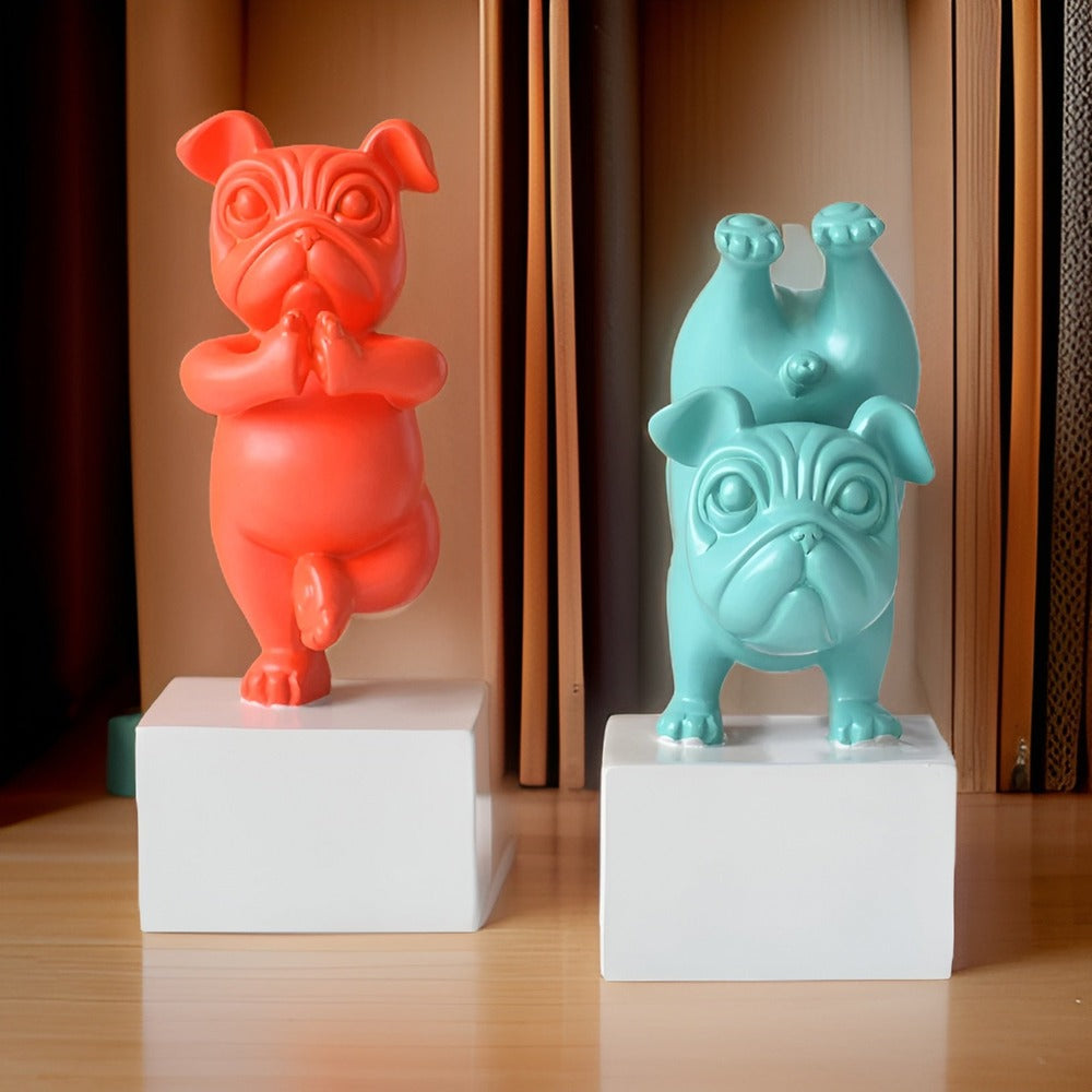 Bulldog skulptur i yoga design – dekorativ og moderne figur