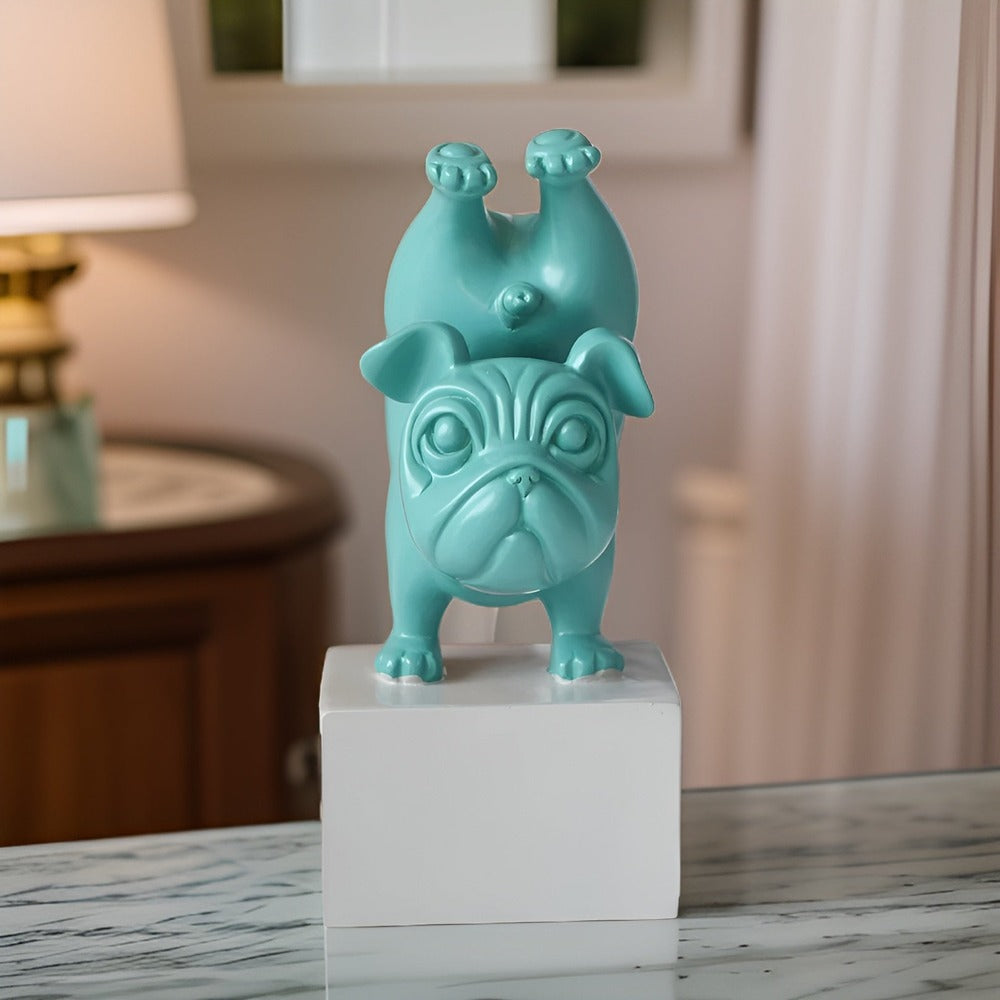 Bulldog skulptur i yoga design – dekorativ og moderne figur