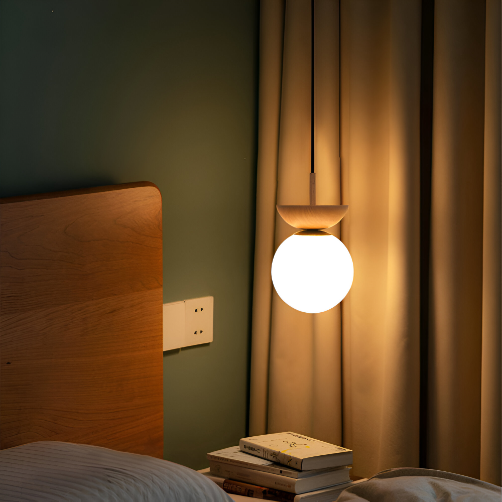 Kiyora – Japansk LED Loftlampe med Perleformet Glaskuppel og Træramme