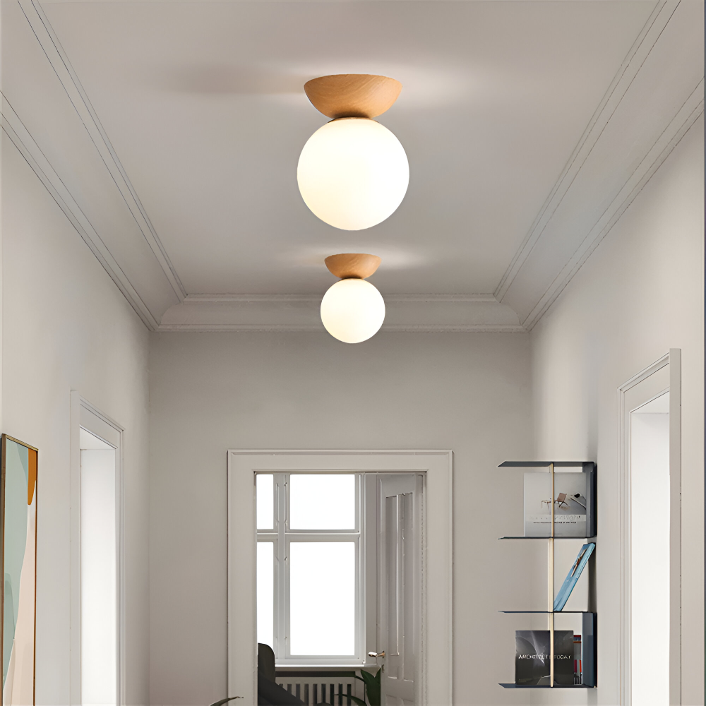 Kiyora – Japansk LED Loftlampe med Perleformet Glaskuppel og Træramme