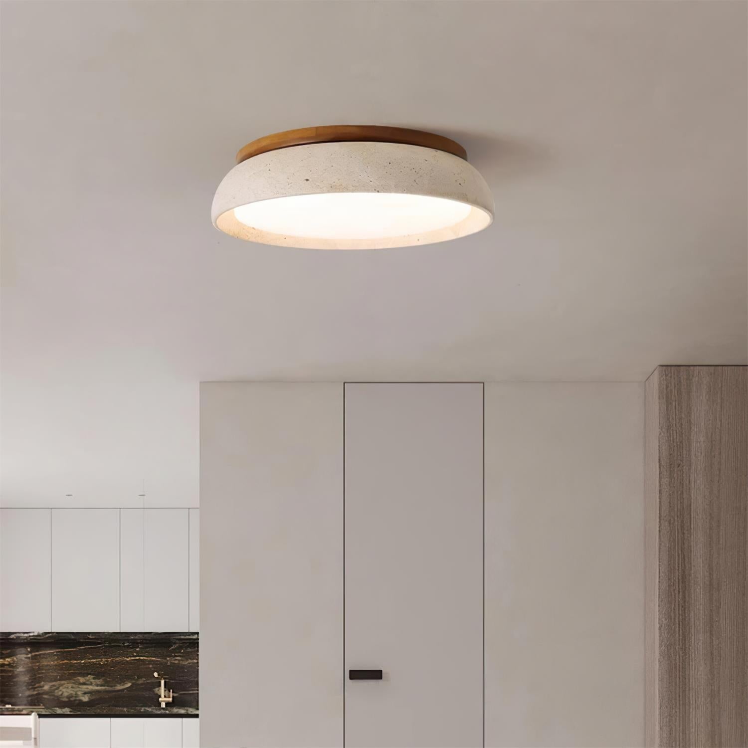 Depiara – Naturlig Loftlampe i Travertin med Blød LED-belysning