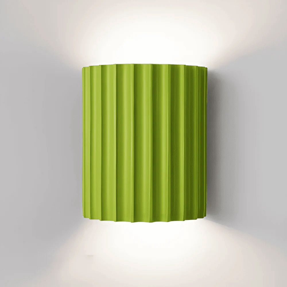 Stravon – Stribet LED Væglampe i Resin med Moderne Nordisk Design