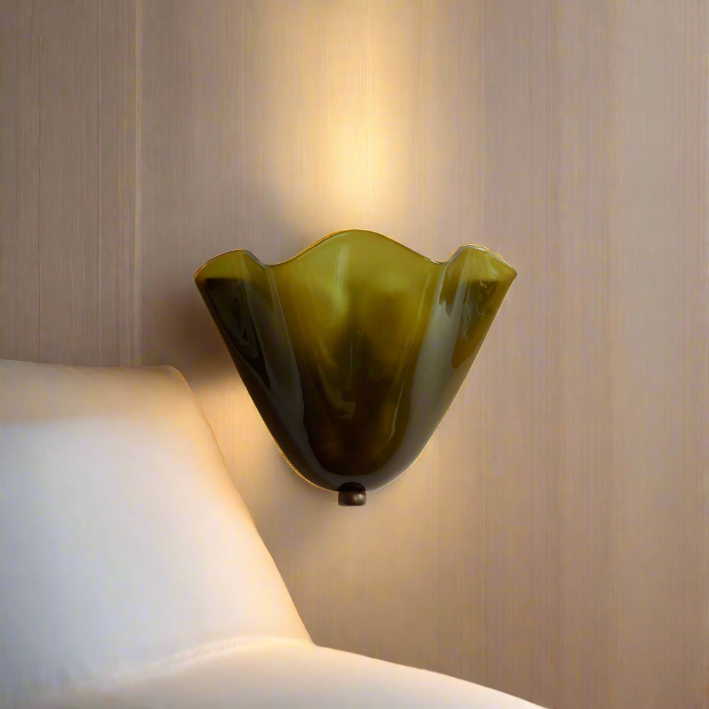 Retro væglampe med farvet glasskærm