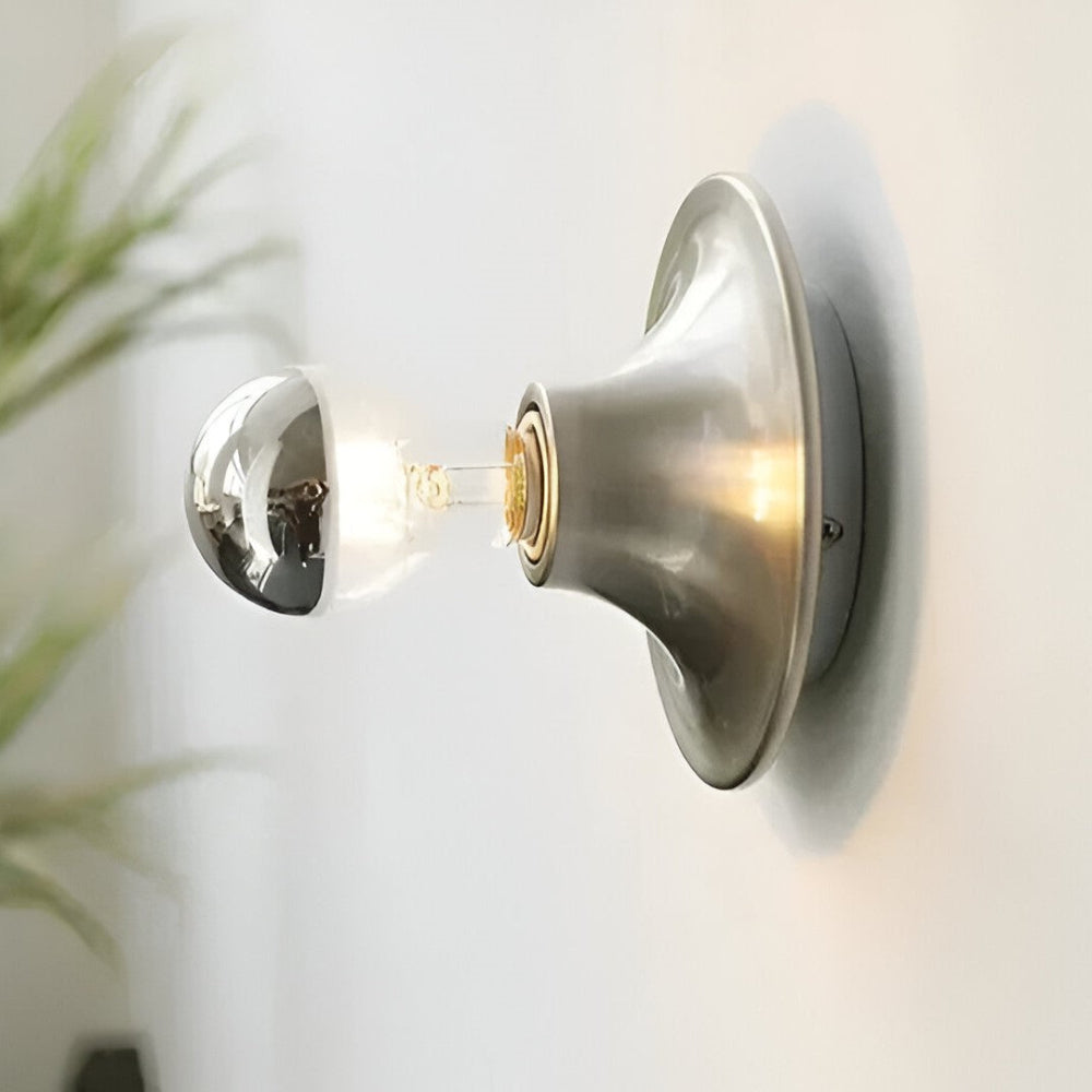 Retro væglampe i metal – klassisk LED lampe til indendørs