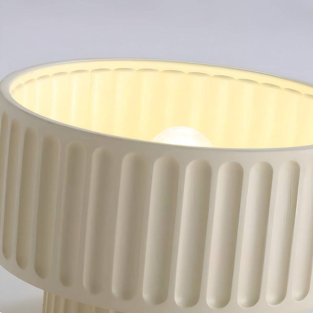 Ribello – Hvid Loftlampe i Resin med Riflet Design