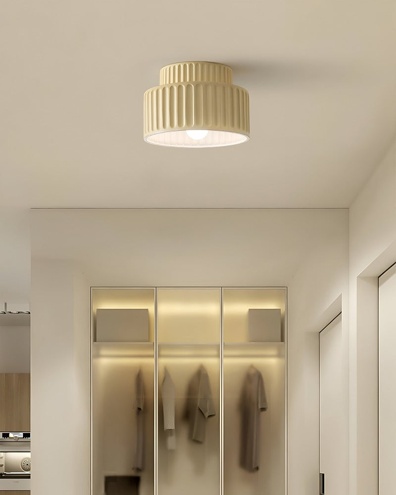 Ribello – Hvid Loftlampe i Resin med Riflet Design