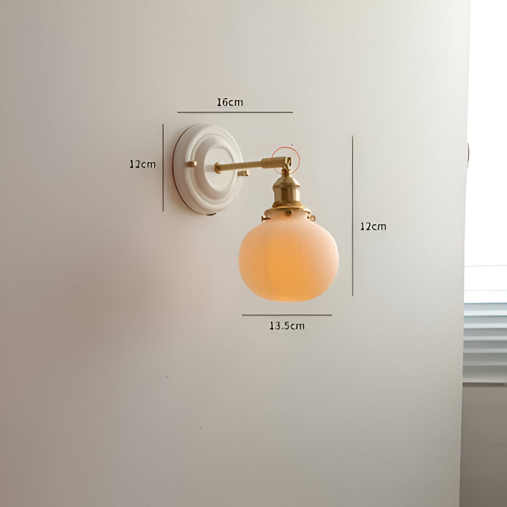 Væglampe i hvid keramik og kobber – rustikt landligt design